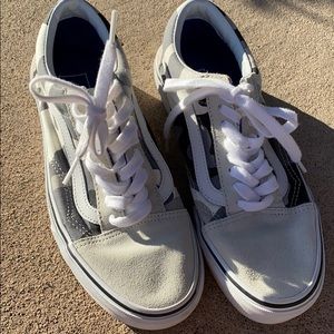 Vans Old Skool Women’s Size 8 SUEDE with Grey Camo